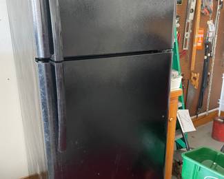 Refrigerator cleaned by me. You should buy it. :) 