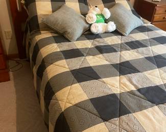 Bed with mattress and box spring 