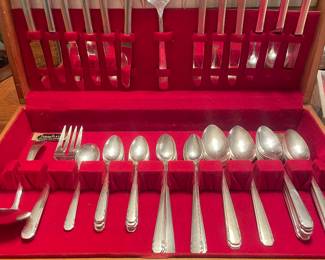 Oneida Community Tudor silverplate. 95 pieces.  