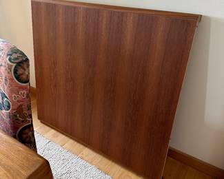 Leaf to teak dining table