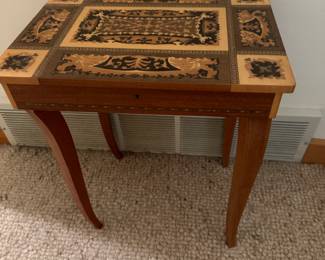 Small music box table