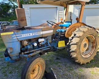 1968 Ford 3600 Tractor  w/ 1,036 hrs, runs and everything operates accordingly
