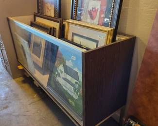 Display cabinet w/ power, one broken leg