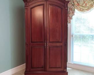 VINTAGE PENNSYLVANIA HOUSE SOLID WOOD ENTERTAINMENT CENTER MEDIA CABINET