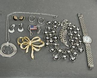 Lot 219 | Costume Jewelry Avon, Liz Claiborne, Isle of Skye
