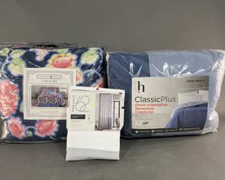 Lot 262 | Queen Quilt Set, Twin/Twin XL Comforter Curtain
