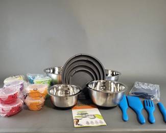 Lot 114 | Mixing Bowls, Spurtles, & More!
