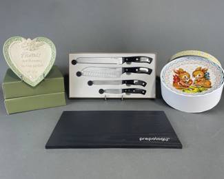 Lot 44 | 4 Piece Knife Set and Decorative/Dessert Plates
