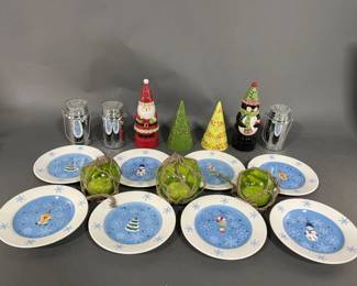 Lot 85 | Decorative Lights and Christmas Plates
