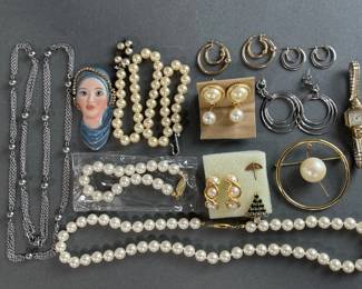 Lot 242 | Costume Jewelry Bulgova, Ruth H.
