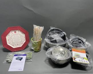 Lot 109 | Mixing Bowls, Utensil Crock, Oven Mitts and Plate
