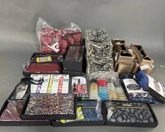 Lot 159 | Travel & Cosmetic Bags, Hair Ties & Pop Sonic
