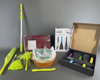 Lot 148 | Kitchen/Cleaning Assortment
