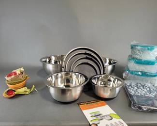 Lot 112 | Mixing Bowls, Heat Gloves, & More!
