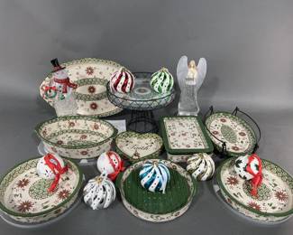 Lot 201 | Christmas Bakeware, Ornaments & Figurines
