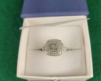 Lot 3b | 10K SK9 Diamond Ring
