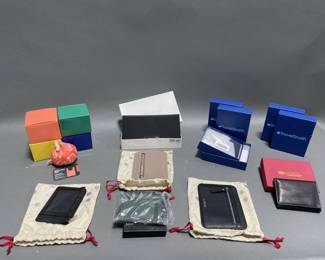 Lot 127 | Men’s and Women’s Wallets and Reusable Bags
