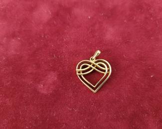 Lot 4e | 14KP Gold Heart Charm

