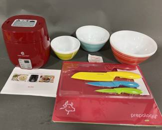 Lot 185 | 5 Cup Digital Cooker, Glass Bowls, Knives & Mats
