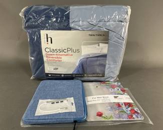 Lot 266 | Twin/TwinXL Comforter & MacBook Accessories
