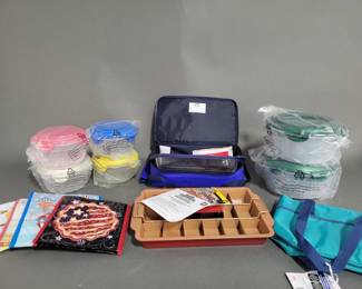 Lot 194 | Pyrex Portable Container, Brownie Pan, & More!
