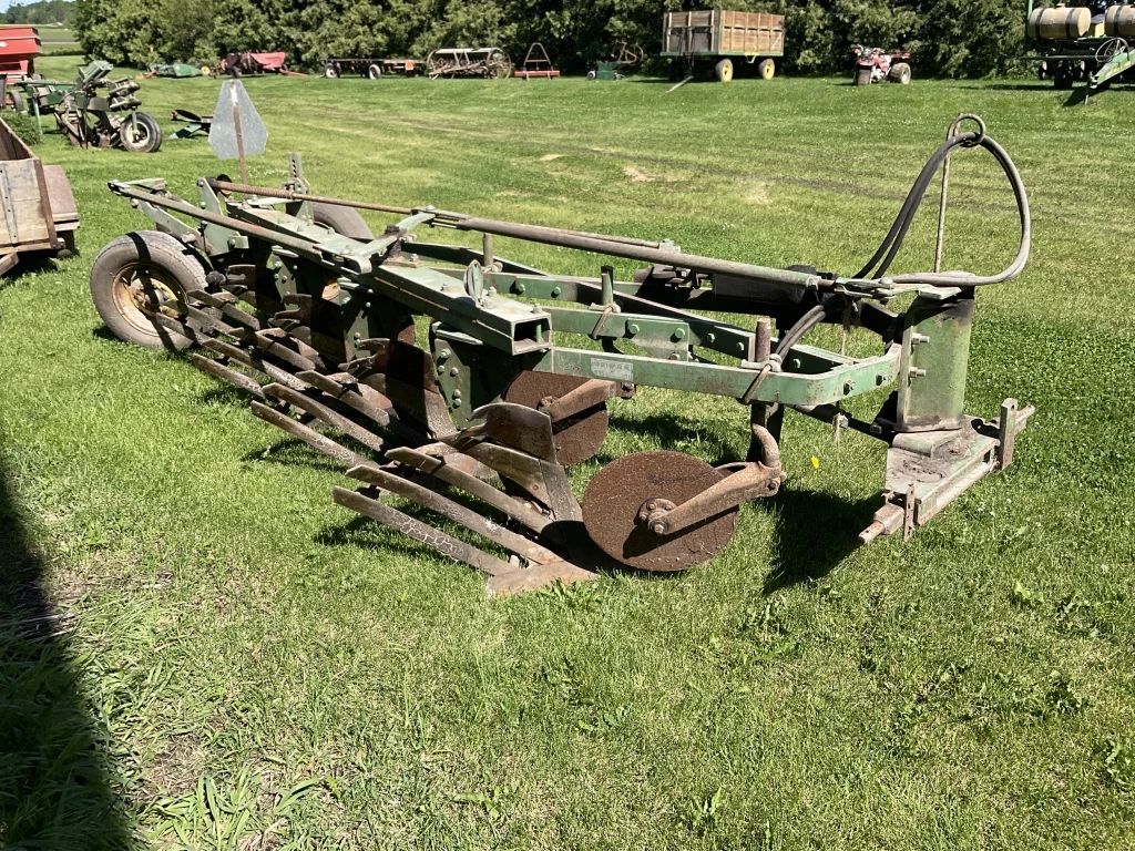 Roger & Bonnie Zars Estate in Readlyn, IA starts on 6/11/2024