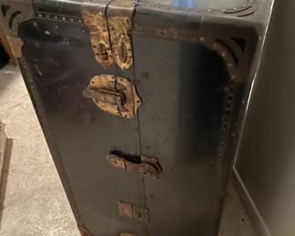 Steamer large wardrobe trunk for fine travel. Look at inside picture 