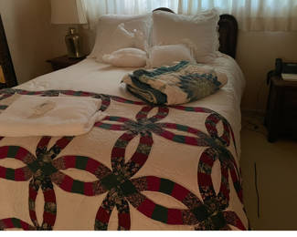 Quilts plenty of beds and bedding etc