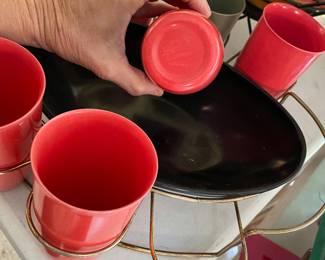 Retro plastic set with wire carrier 