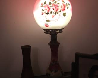 Sweet granny GWW lamp. Lights up in base too 