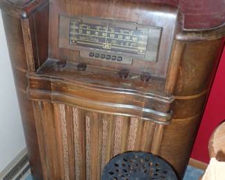 ANTIQUE RADIOS