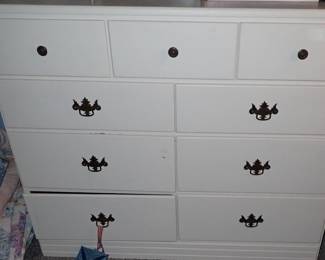 DRESSER