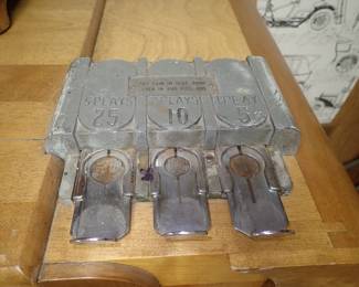 MILLS AUTOMATIC PHONOGRAPH ( JUKE BOX ) WOOD FRAME - WITH CHANGE COUNTER - 1919 WITH RECORDS