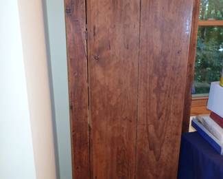 LARGE 1 DOOR PIE CUPBOARD