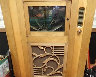 MILLS AUTOMATIC PHONOGRAPH ( JUKE BOX ) WOOD FRAME - WITH CHANGE COUNTER - 1919 WITH RECORDS
