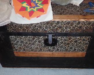 VINTAGE TRUNK
