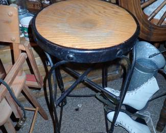 ASSORTED ANTIQUES A FULL ROOM TO UNPACK