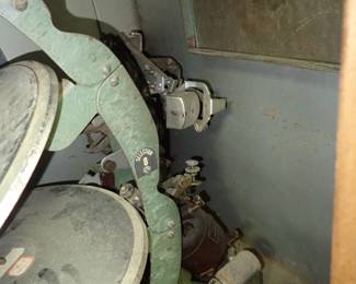 MILLS AUTOMATIC PHONOGRAPH ( JUKE BOX ) WOOD FRAME - WITH CHANGE COUNTER - 1919 WITH RECORDS