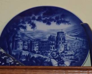 PLATES & ANTIQUE POTTERY