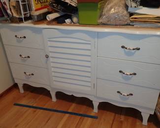 DRESSER