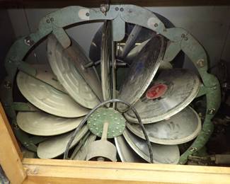 MILLS AUTOMATIC PHONOGRAPH ( JUKE BOX ) WOOD FRAME - WITH CHANGE COUNTER - 1919 WITH RECORDS