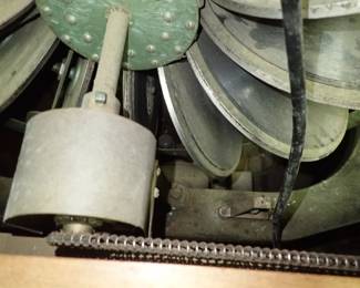 MILLS AUTOMATIC PHONOGRAPH ( JUKE BOX ) WOOD FRAME - WITH CHANGE COUNTER - 1919 WITH RECORDS