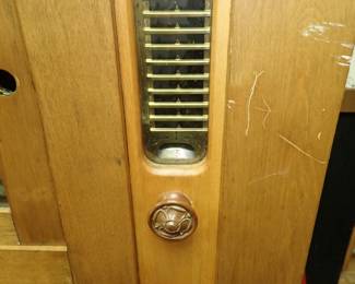 MILLS AUTOMATIC PHONOGRAPH ( JUKE BOX ) WOOD FRAME - WITH CHANGE COUNTER - 1919 WITH RECORDS