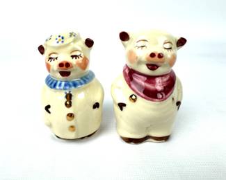 #102 • Shawnee Salt & Pepper Shaker Small Pigs Smiley & Winnie - Gold Accents 1940's
