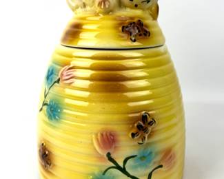 #142 • American Bisque USA Cat on a Beehive Cookie Jar
