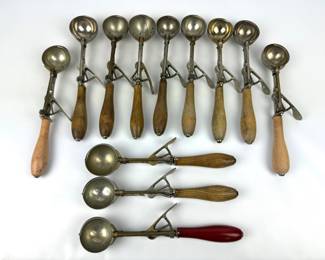#171 • Gilchrist's Brand #31 Size 20 Vintage Ice Cream Scoops Lot of 12
