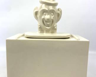 #24 • McCoy Barnum's Circus Clown Animal Cracker Cookie Jar
