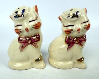 #208 • Shawnee Pottery Puss 'n Boots Gold Trimmed Salt & Pepper Sharker - 1940s
