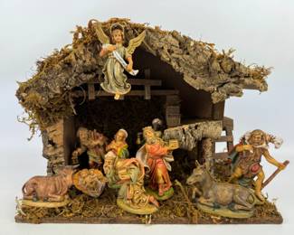 #200 • Vintage Creche Nativity Scene with Manger & Ten Figurines - Italy
