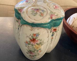 Antique Chinese biscuit jar with lid